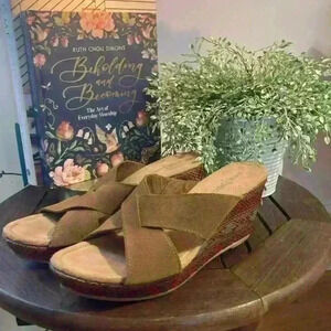 Minnetonka leather sandals